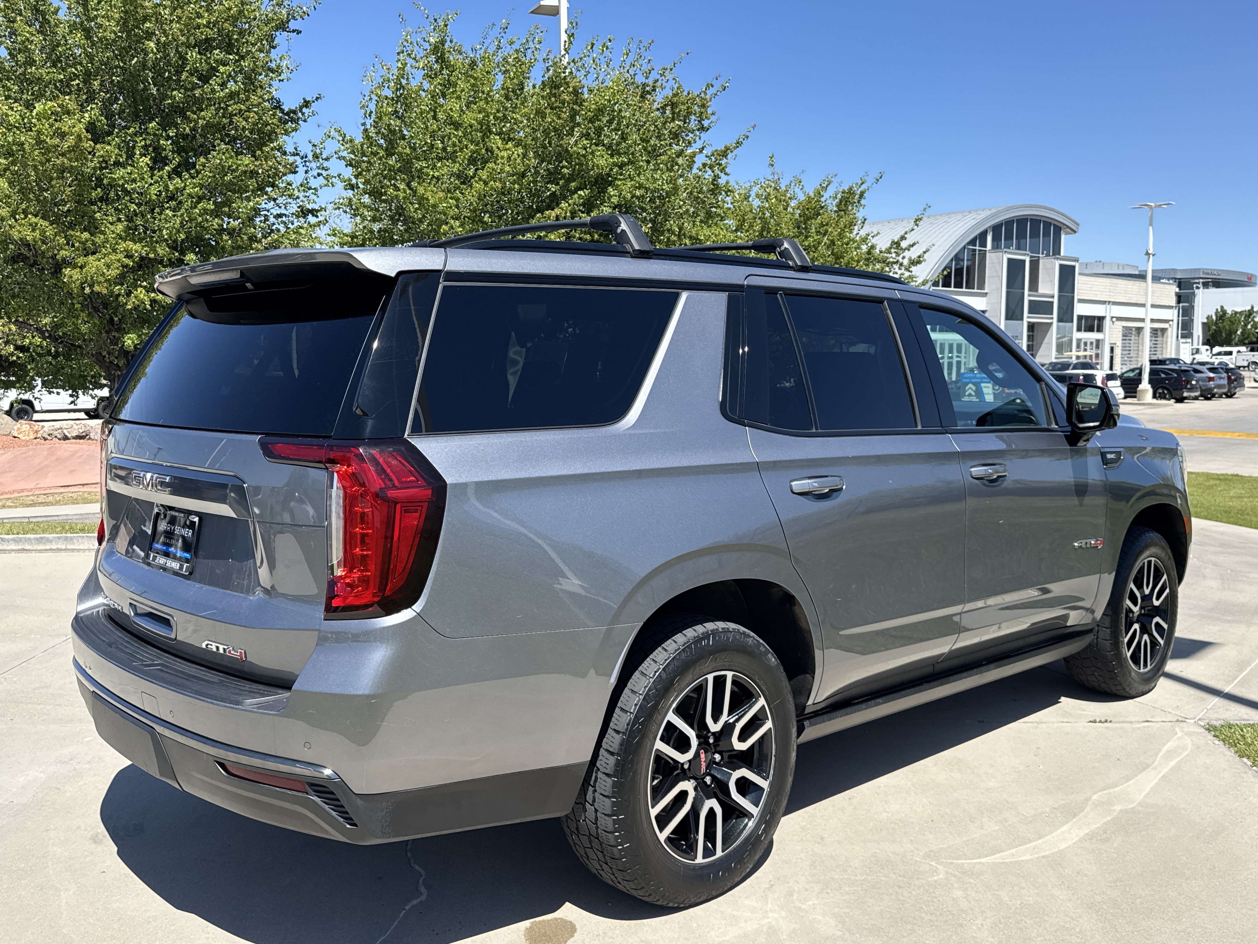 Used 2021 GMC Yukon AT4 w/ AT4 Premium Plus Package AWD/4WD image 5