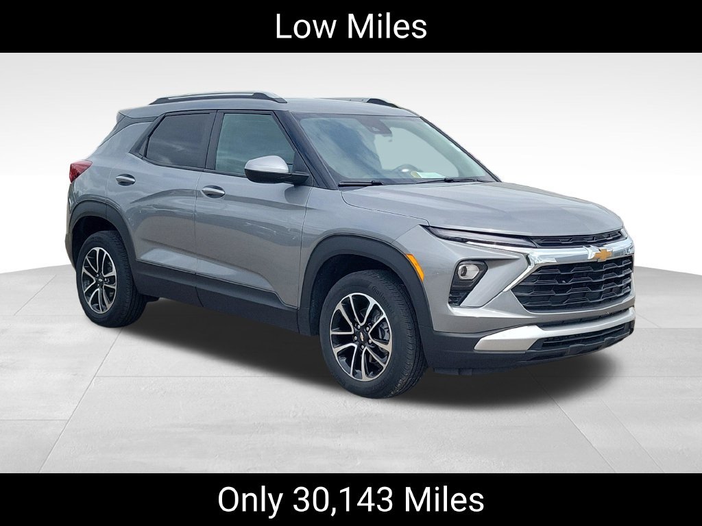 Used 2024 Chevrolet TrailBlazer LT w/ Convenience Package AWD/4WD image 2