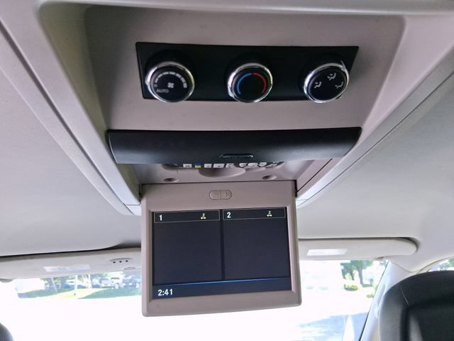 Used 2014 Chrysler Town & Country Touring FWD image 23