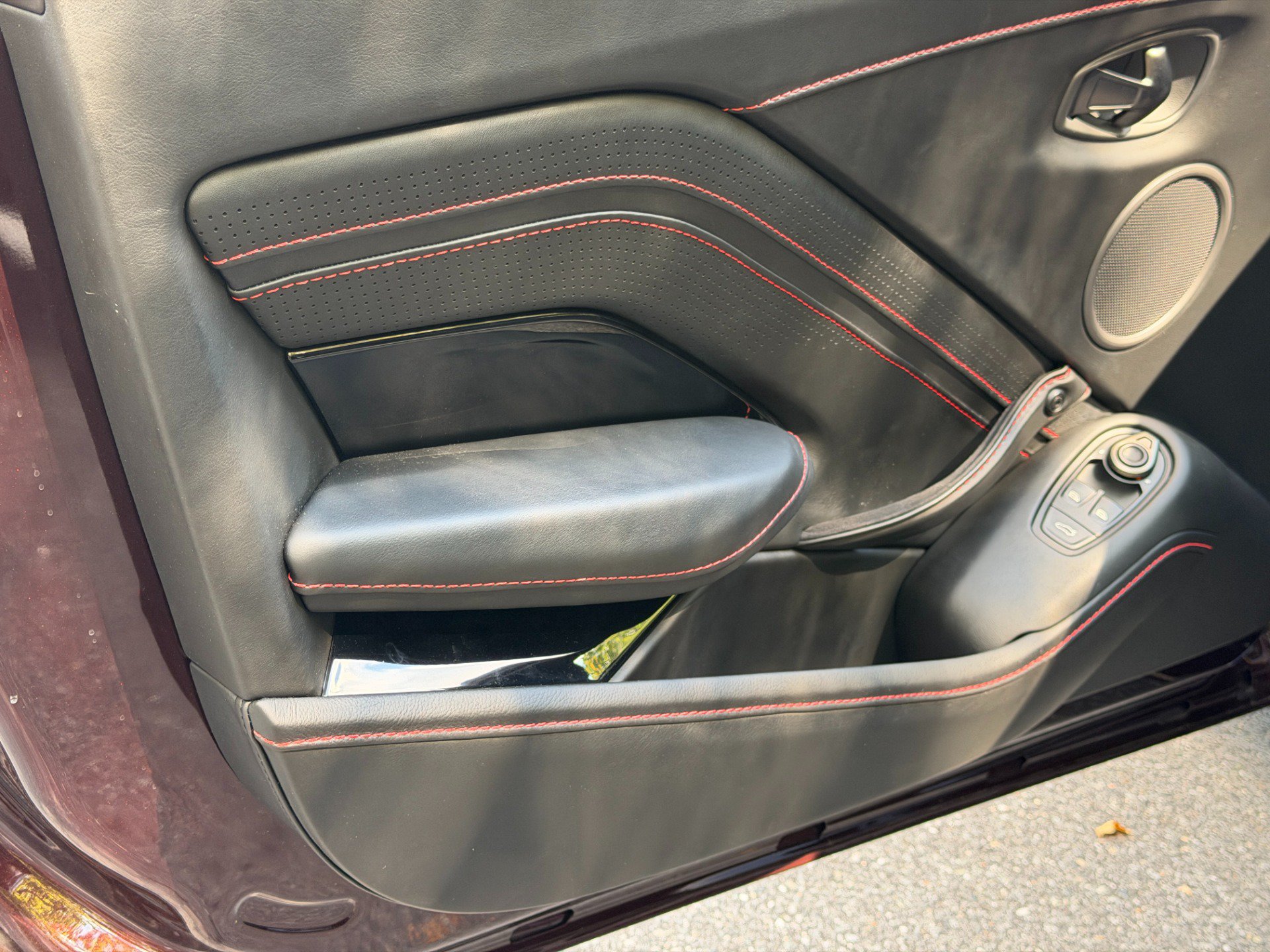Used 2020 Aston Martin V8 Vantage Coupe RWD image 32