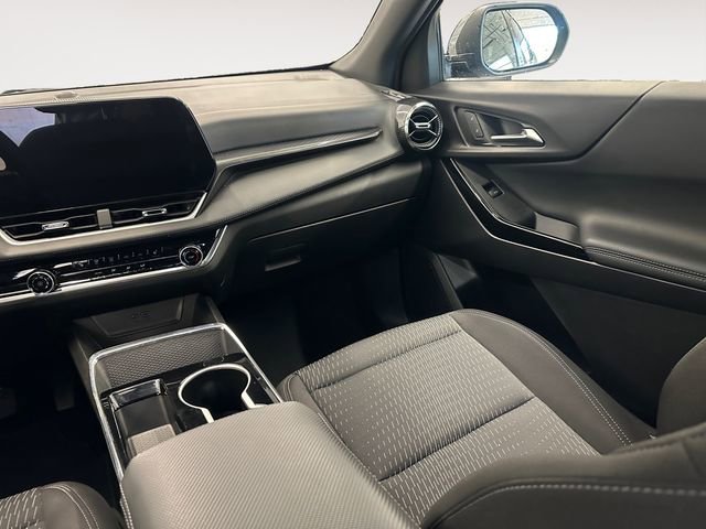 Used 2025 Chevrolet Equinox LT AWD/4WD image 11