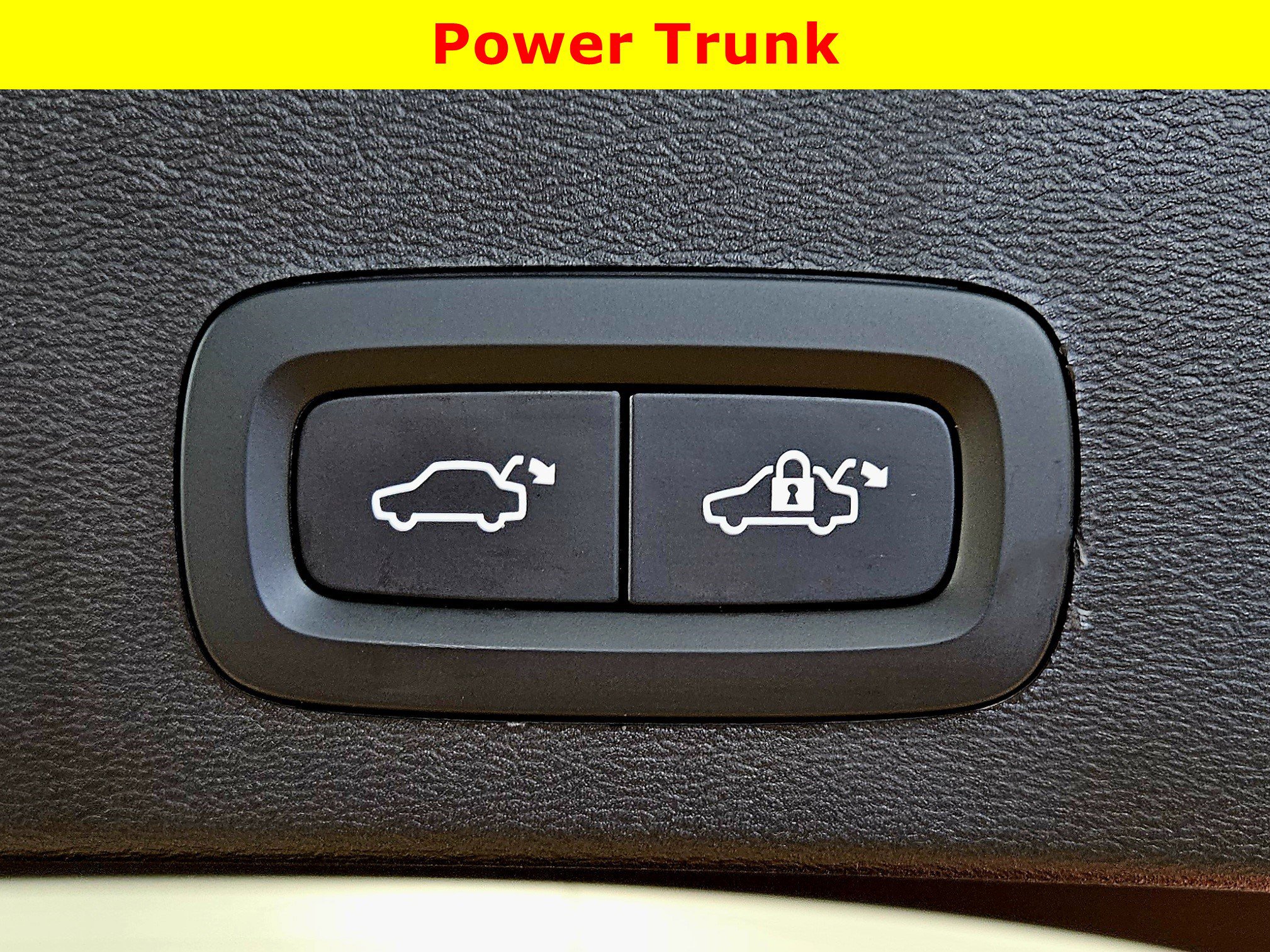 Used 2023 Volvo XC40 B5 Ultimate image 34