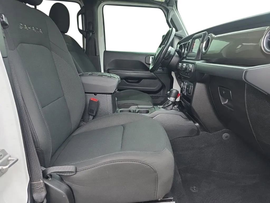 Used 2019 Jeep Wrangler Unlimited Sahara image 17