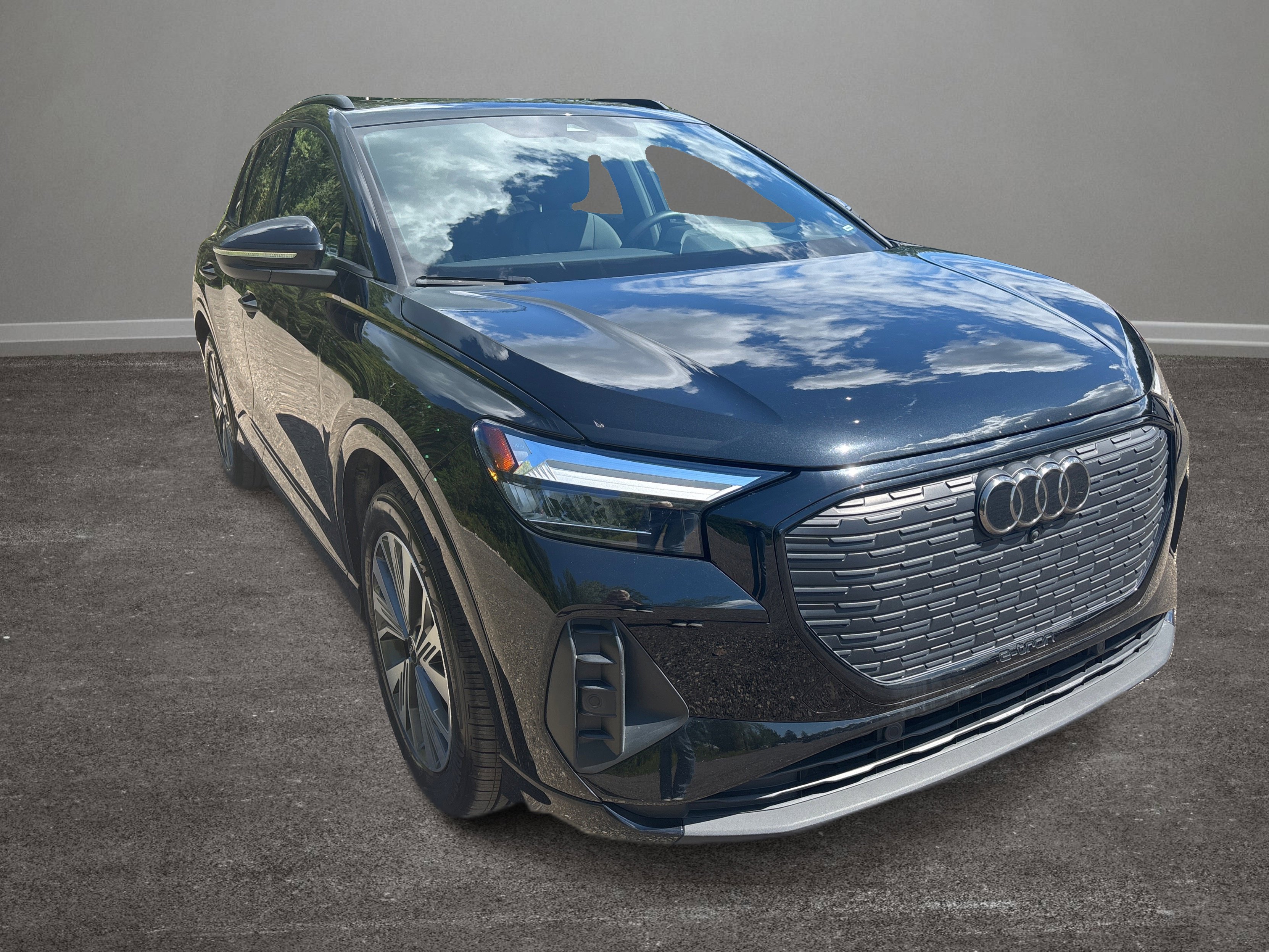 Used 2025 Audi Q4 e-tron Premium Plus image 36