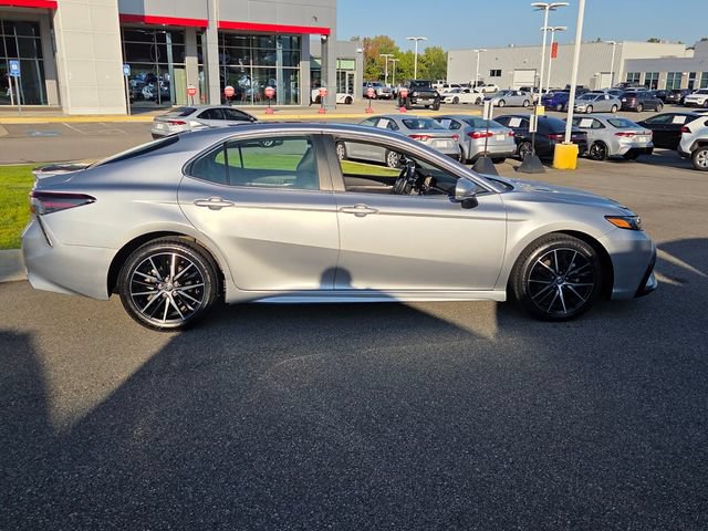 Used 2024 Toyota Camry SE FWD image 14