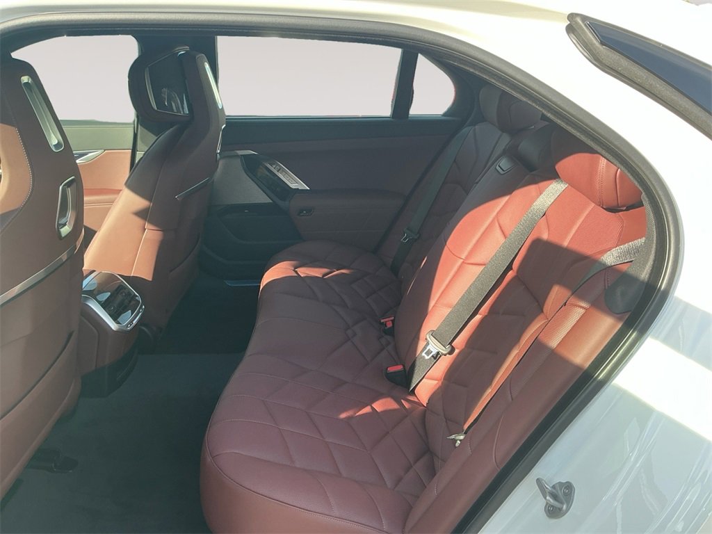 New 2026 BMW 750e xDrive image 13