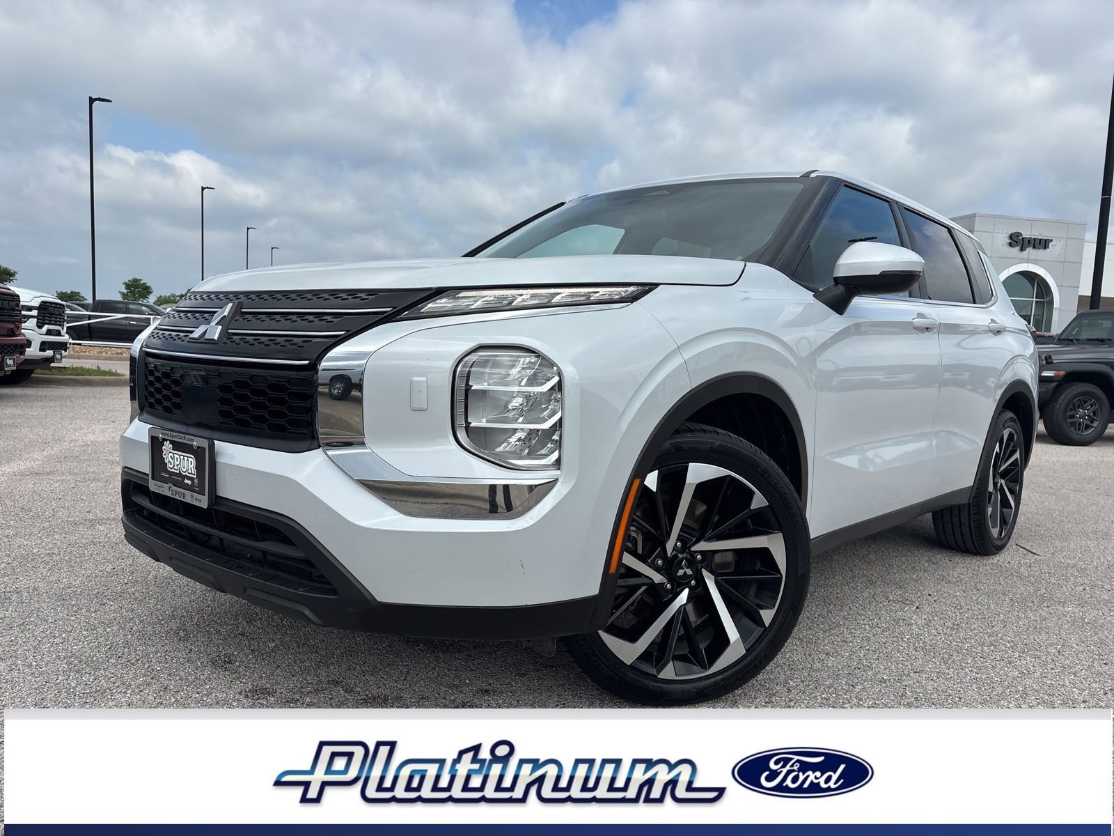 Used 2022 Mitsubishi Outlander ES AWD/4WD image 1