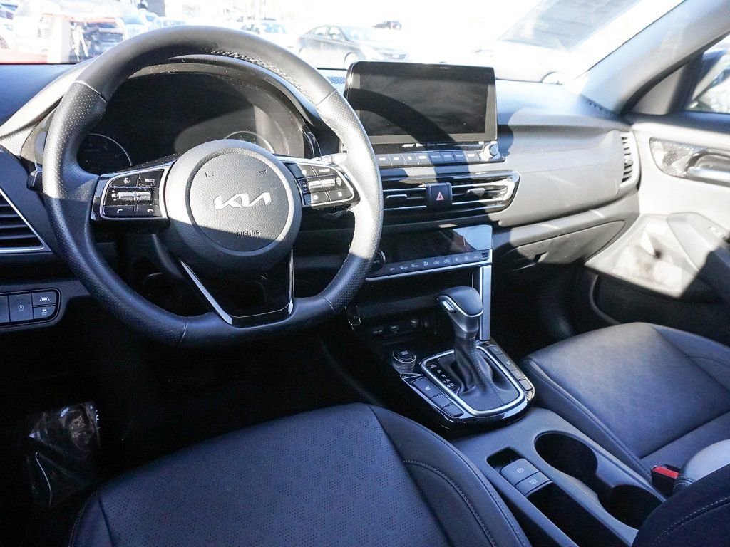 Used 2023 Kia Seltos SX image 27