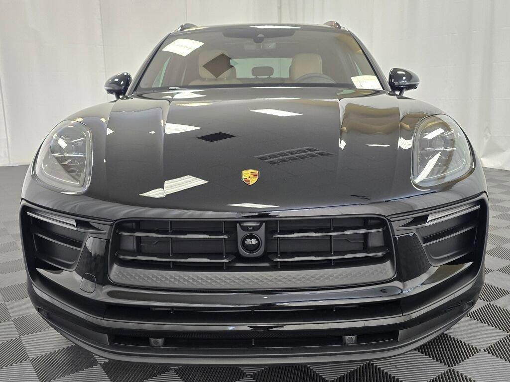 New 2025 Porsche Macan image 9