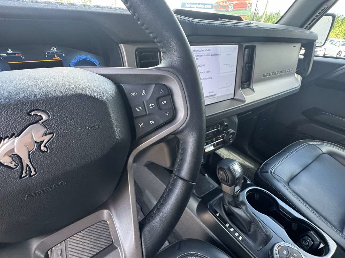Used 2025 Ford Bronco Outer Banks AWD/4WD image 13