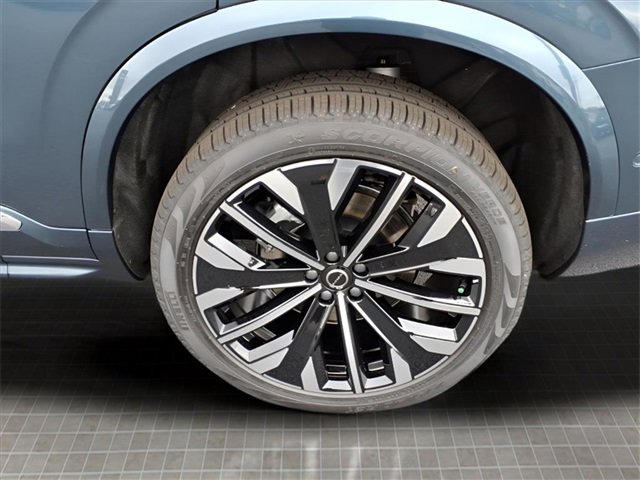 New 2026 Volvo XC90 B6 Plus w/ Protection Package Premier image 7