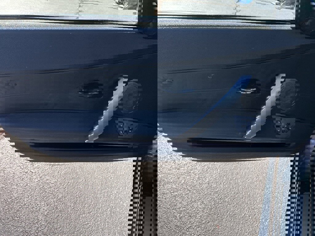 Used 2003 BMW Z4 3.0i image 3