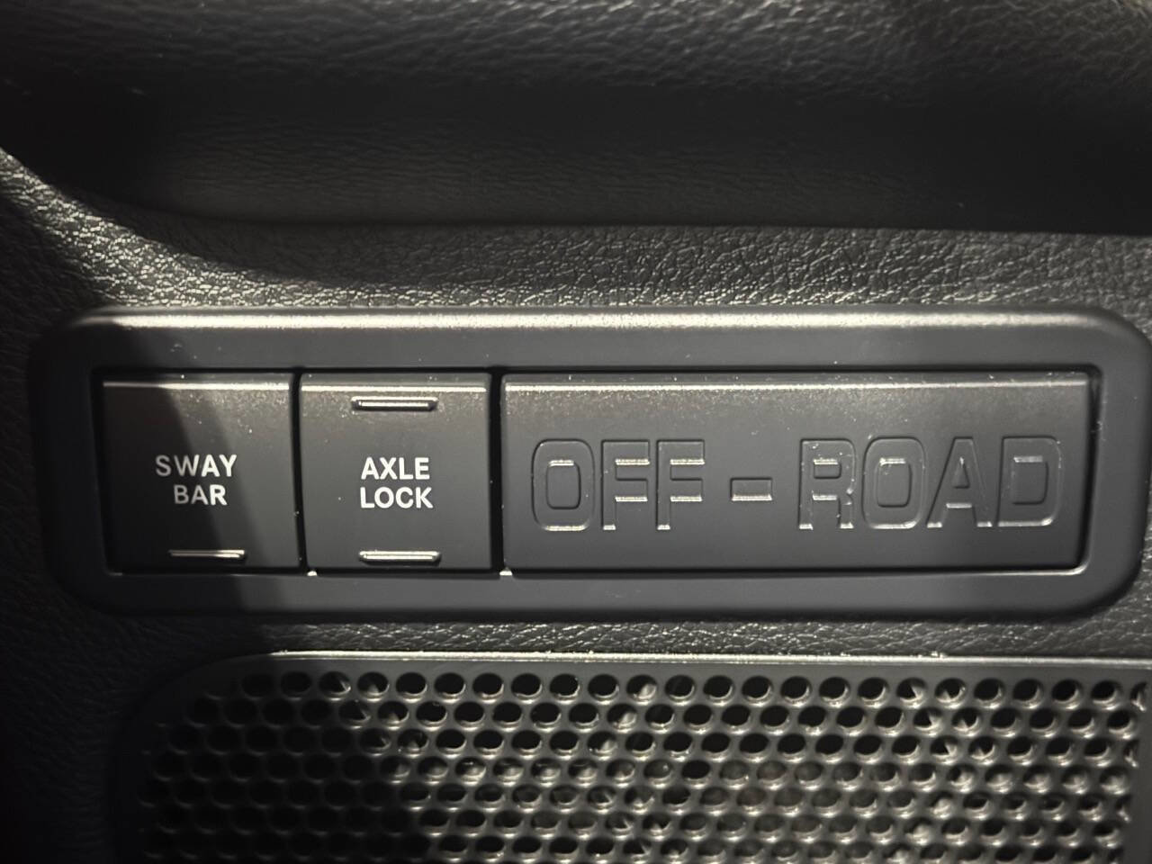 Used 2016 Jeep Wrangler Unlimited Rubicon w/ Connectivity Group image 38