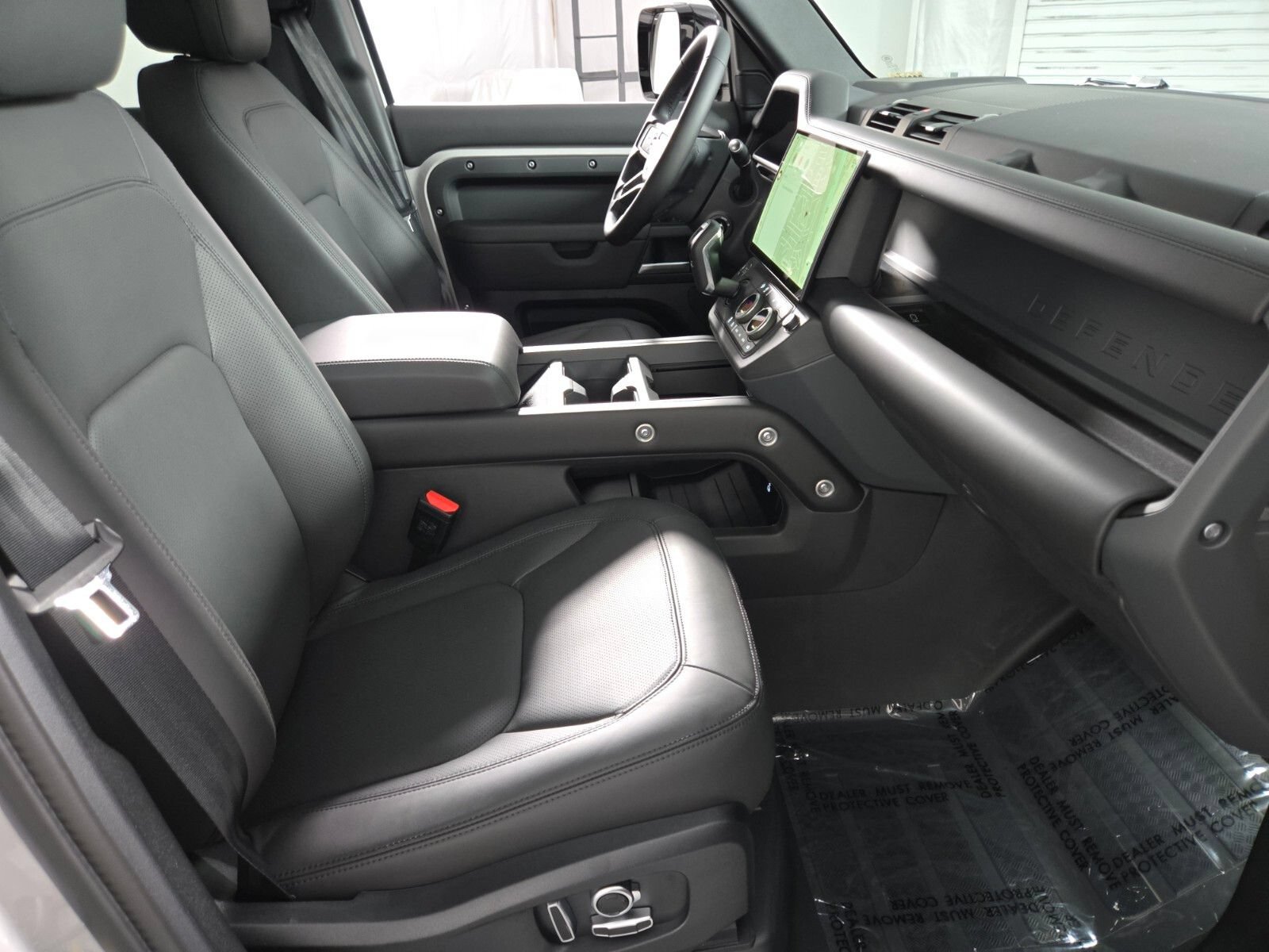 New 2026 Land Rover Defender 130 X-Dynamic SE AWD/4WD image 3