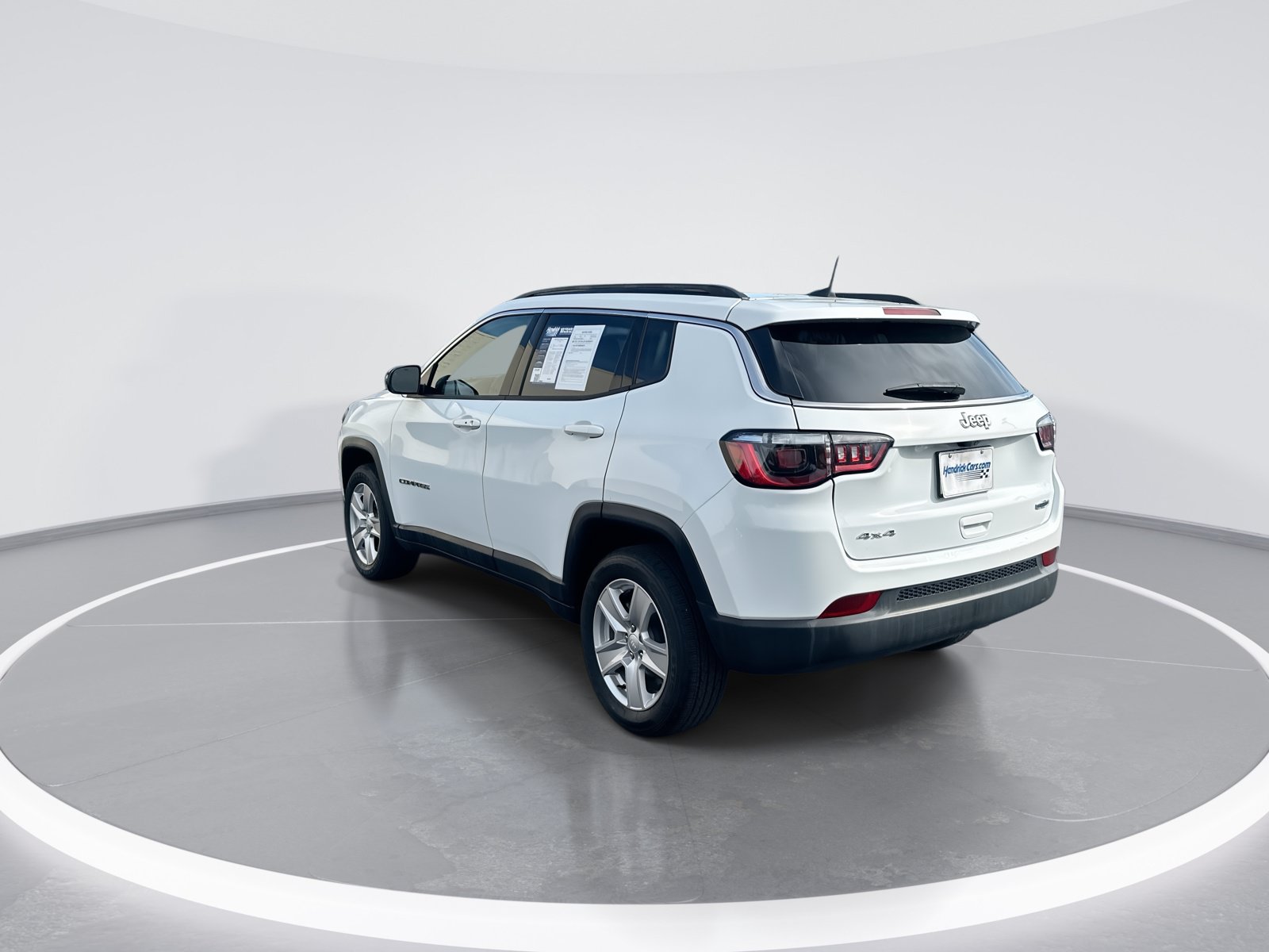 Used 2022 Jeep Compass Latitude w/ Sun and Sound Group AWD/4WD image 7