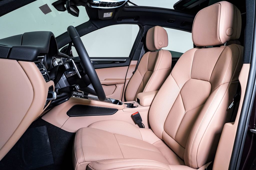 New 2026 Porsche Macan AWD/4WD image 5