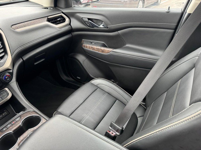 Used 2021 GMC Acadia Denali w/ Denali Technology Package FWD image 11
