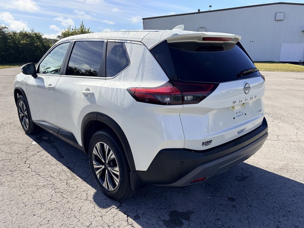 Used 2023 Nissan Rogue SV image 3