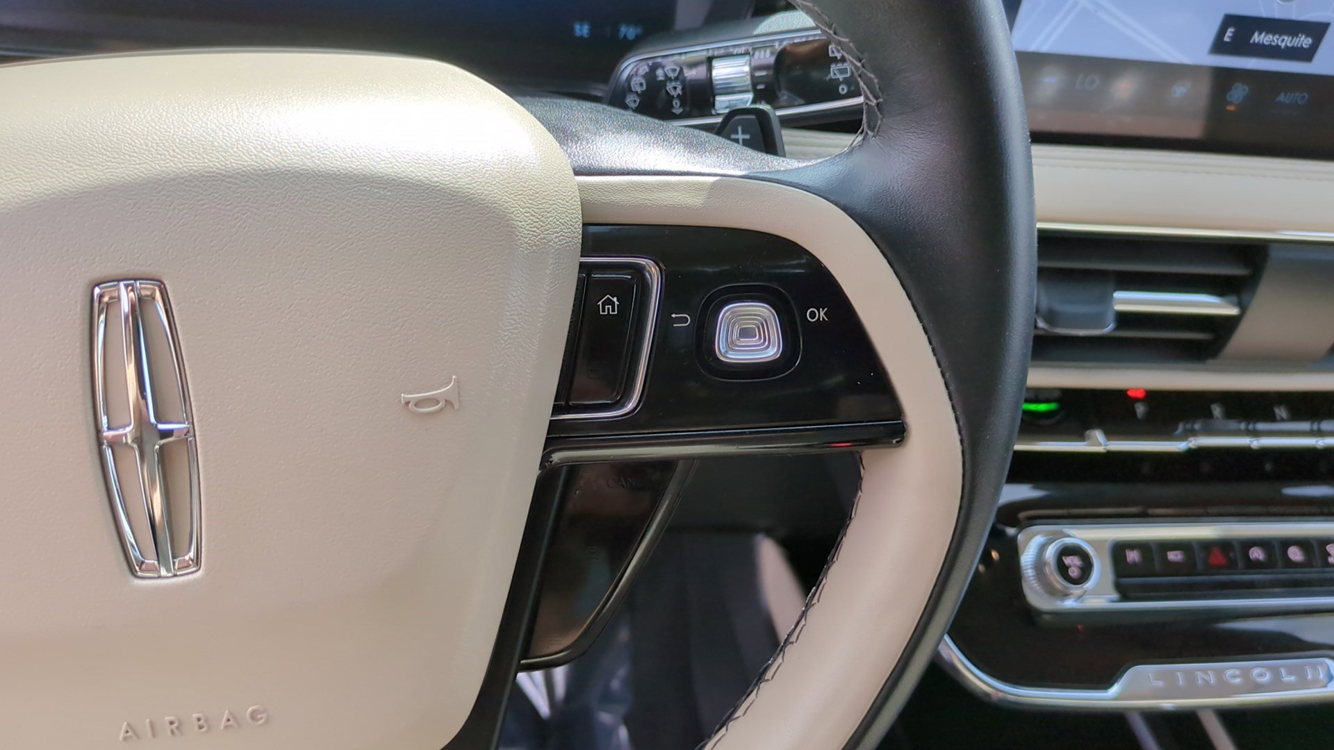 Used 2025 Lincoln Corsair Reserve image 17