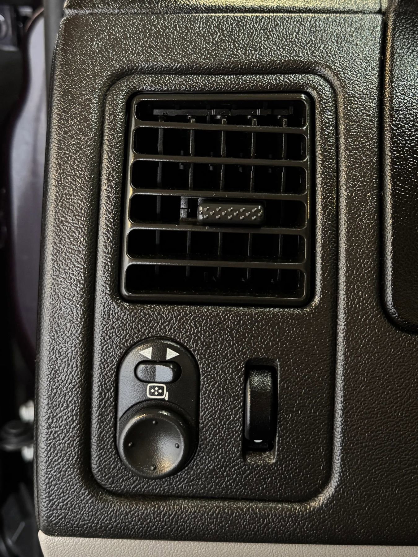 Used 2006 Chevrolet Equinox LT w/ LT Preferred Equipment Group AWD/4WD image 15