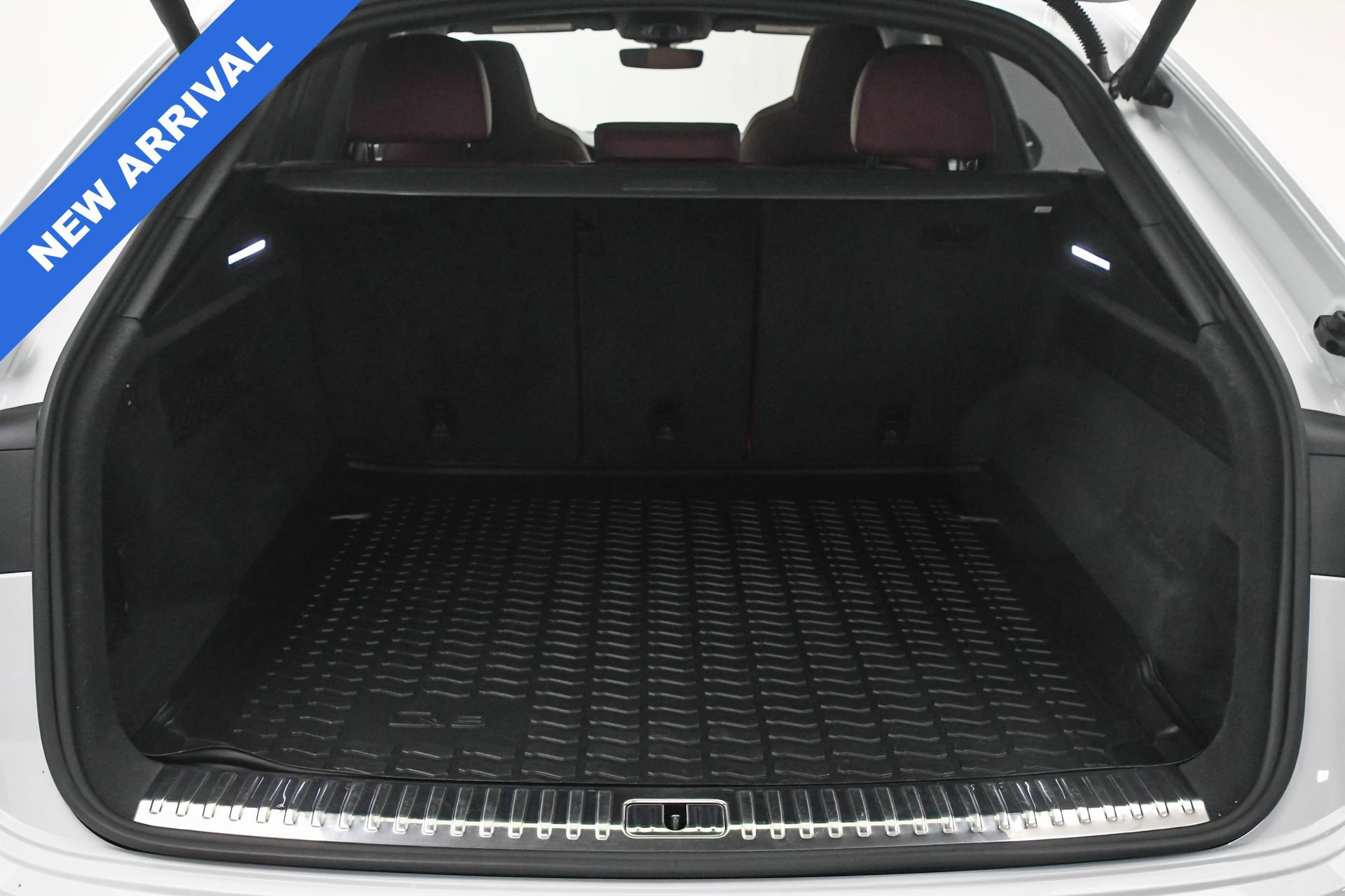 Used 2024 Audi SQ8 Premium Plus w/ Executive Package image 7