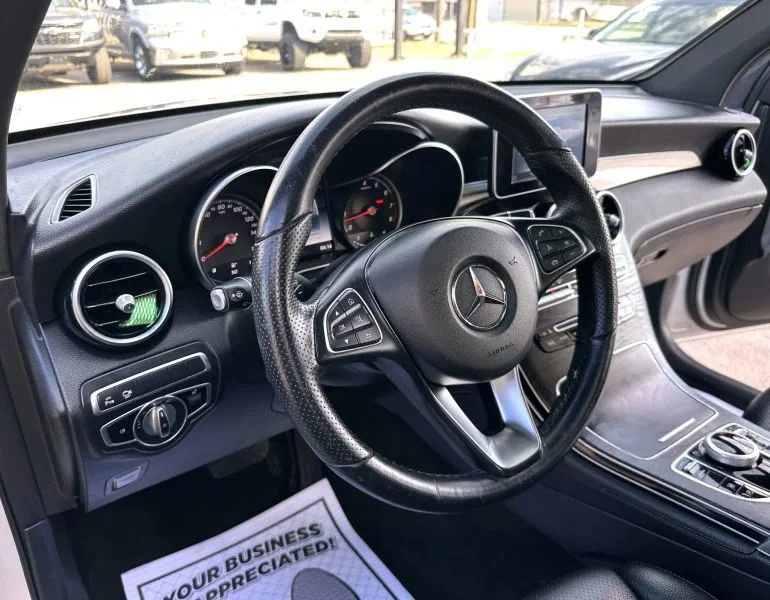 Used 2019 Mercedes-Benz GLC 300 w/ Parking Assistance Package image 27