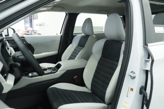 New 2026 Mitsubishi Outlander SE FWD image 7