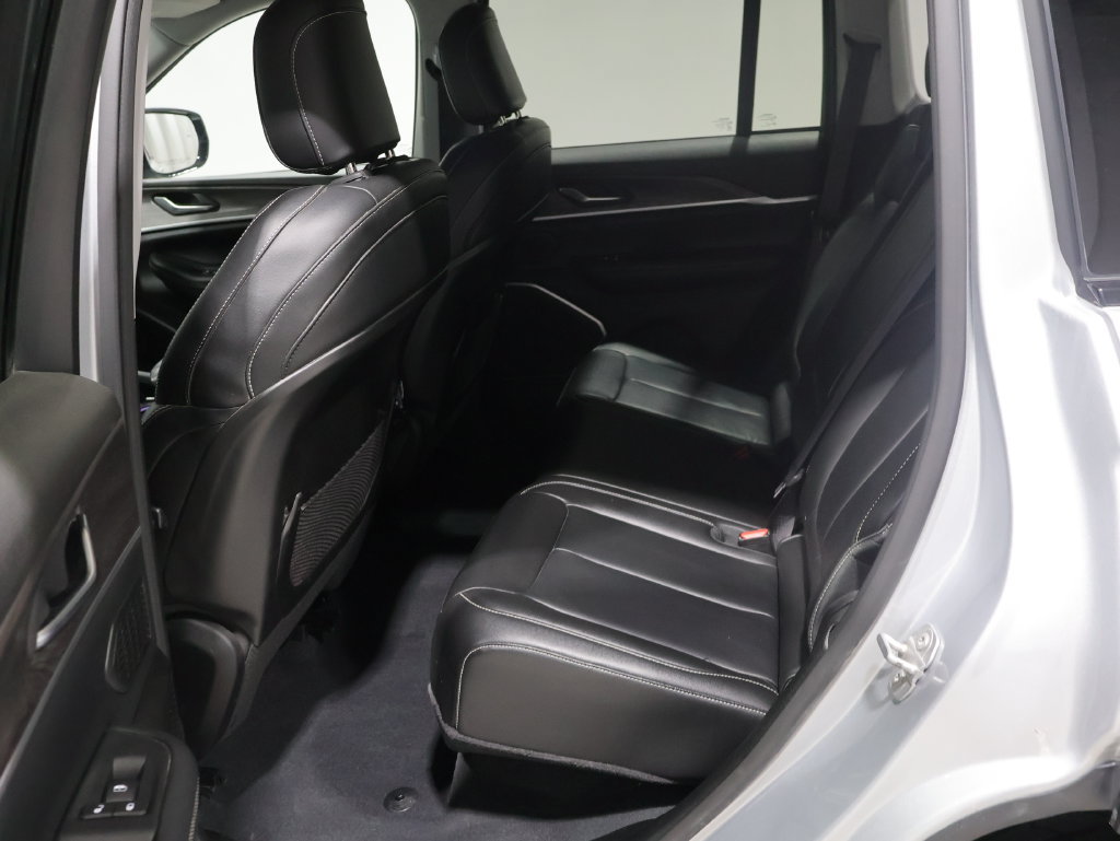 Used 2023 Jeep Grand Cherokee Limited w/ Black Appearance Package AWD/4WD image 19