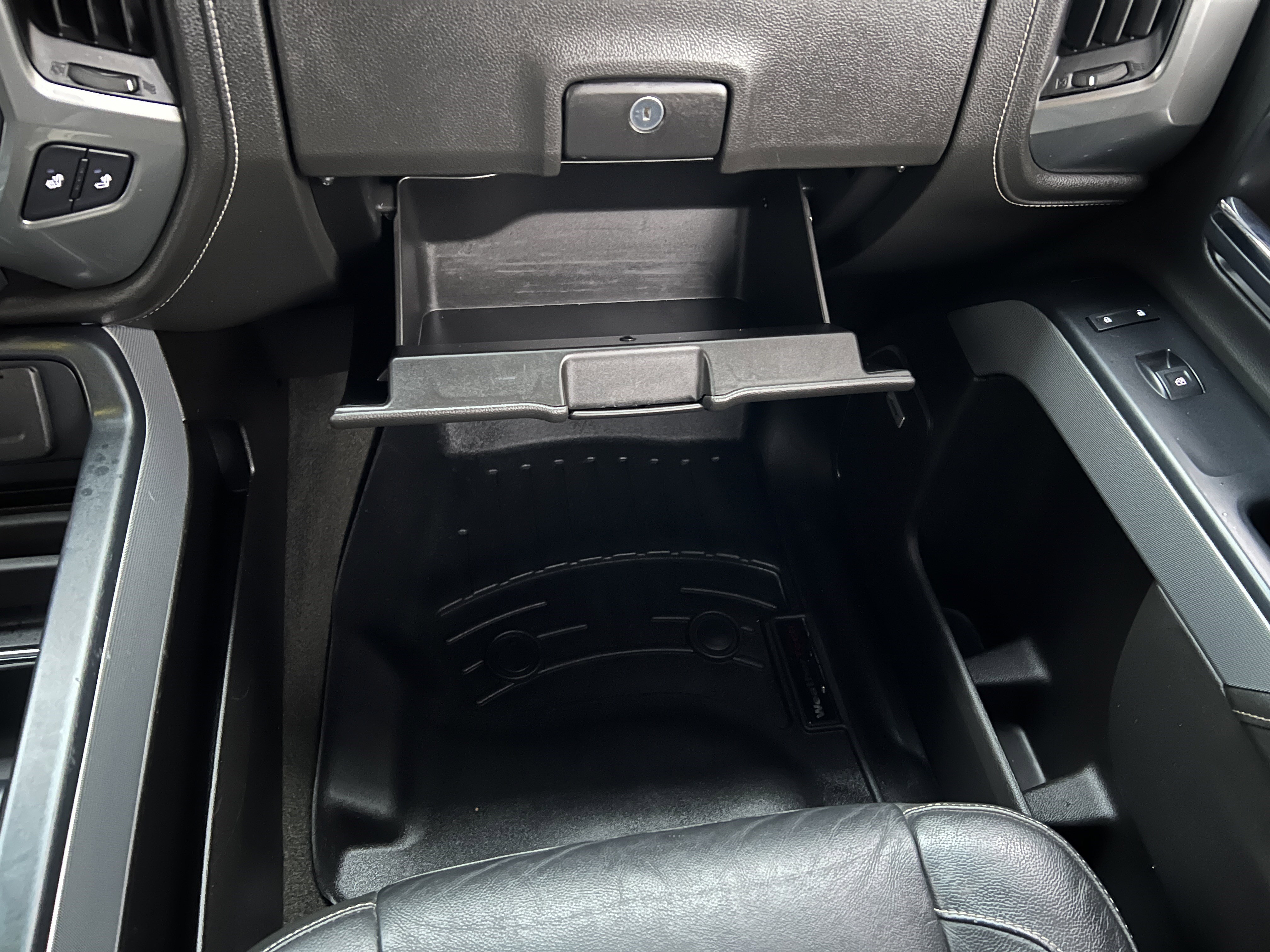 Used 2018 Chevrolet Silverado 3500 LTZ image 36