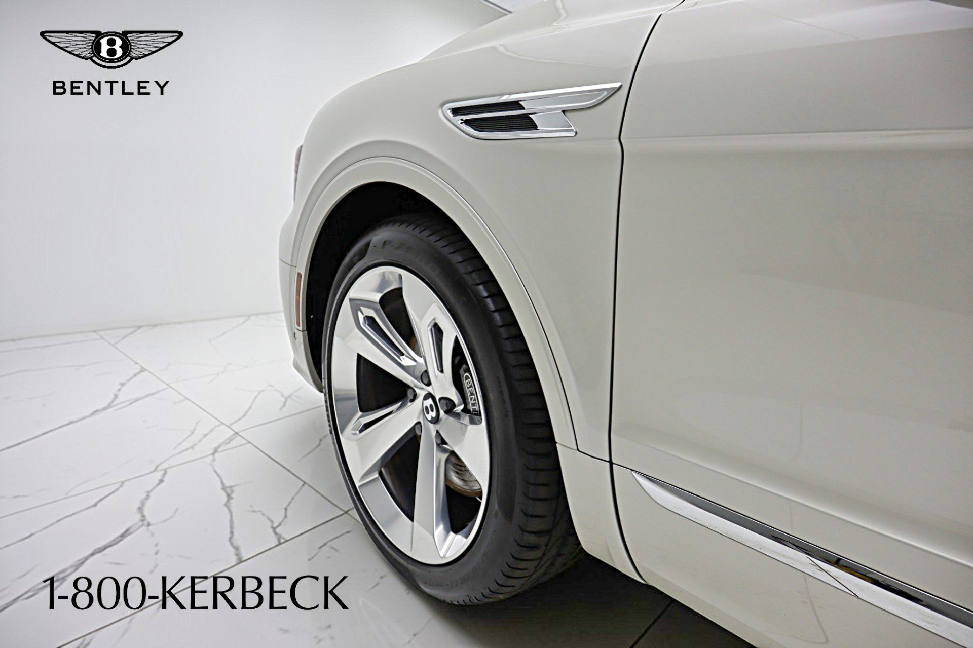 Used 2024 Bentley Bentayga Plug-In Hybrid image 19