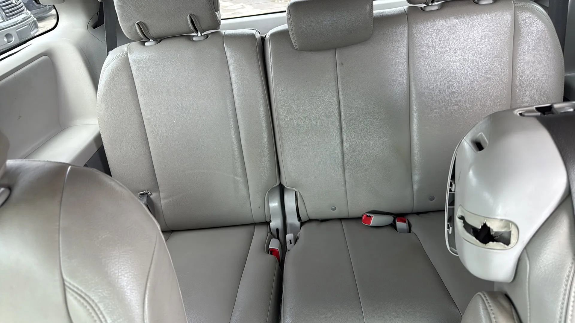 Used 2014 Toyota Sienna LE image 30