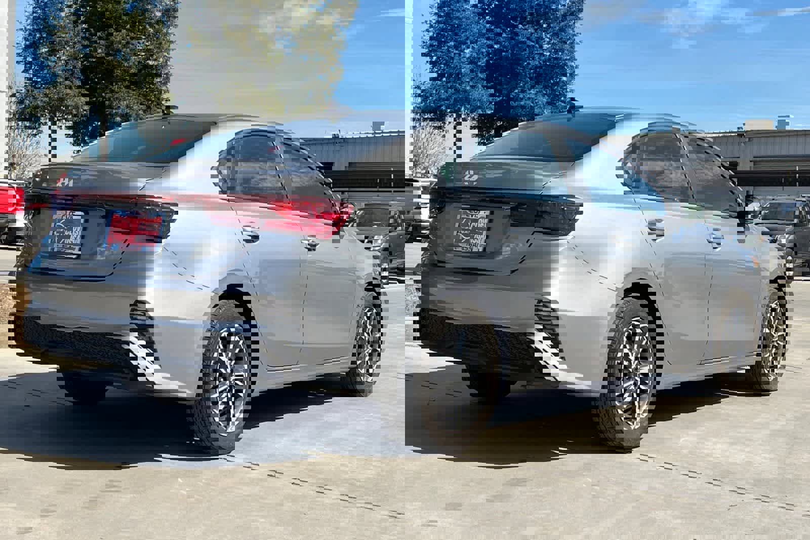 Used 2023 Kia Forte LXS image 3