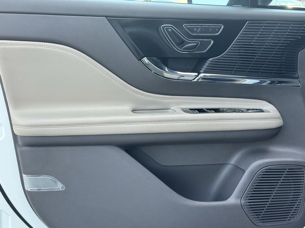 Used 2022 Lincoln Corsair Reserve w/ Equipment Group 201A image 24