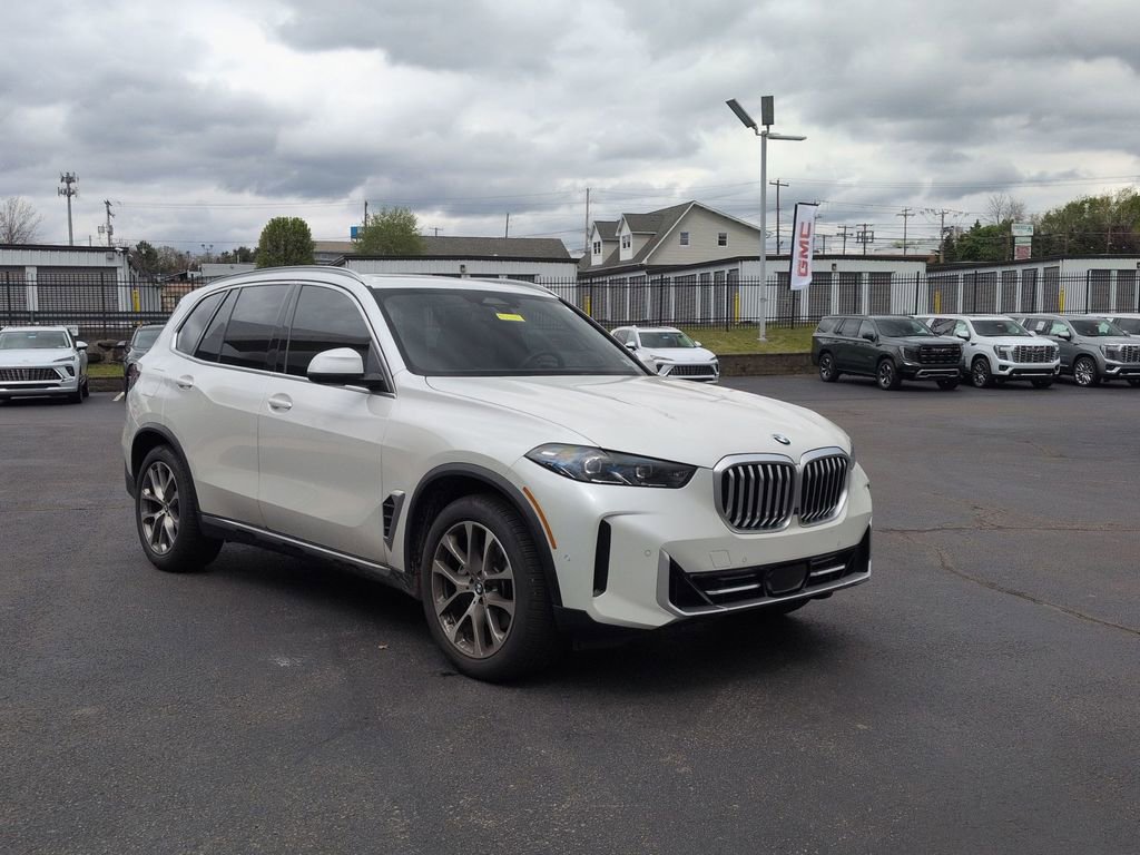 Used 2026 BMW X5 xDrive40i w/ Premium Package AWD/4WD image 3