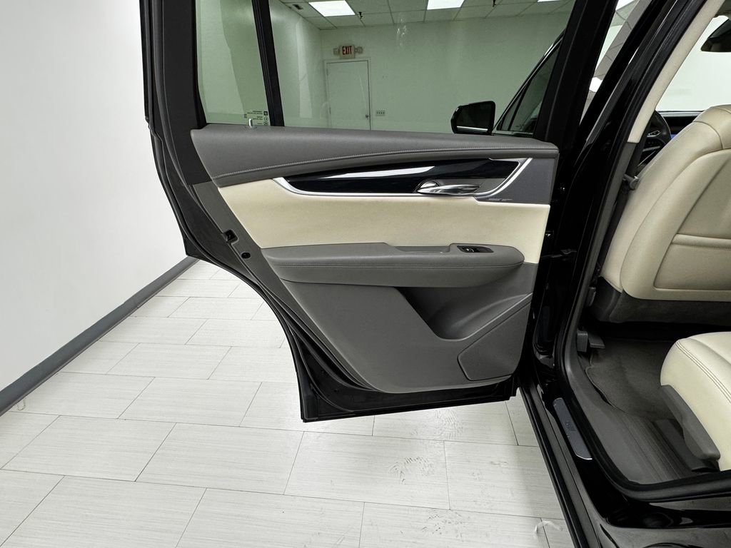 Used 2024 Cadillac XT6 Premium Luxury image 11