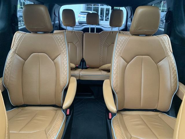 Used 2023 Chrysler Pacifica Pinnacle FWD image 32