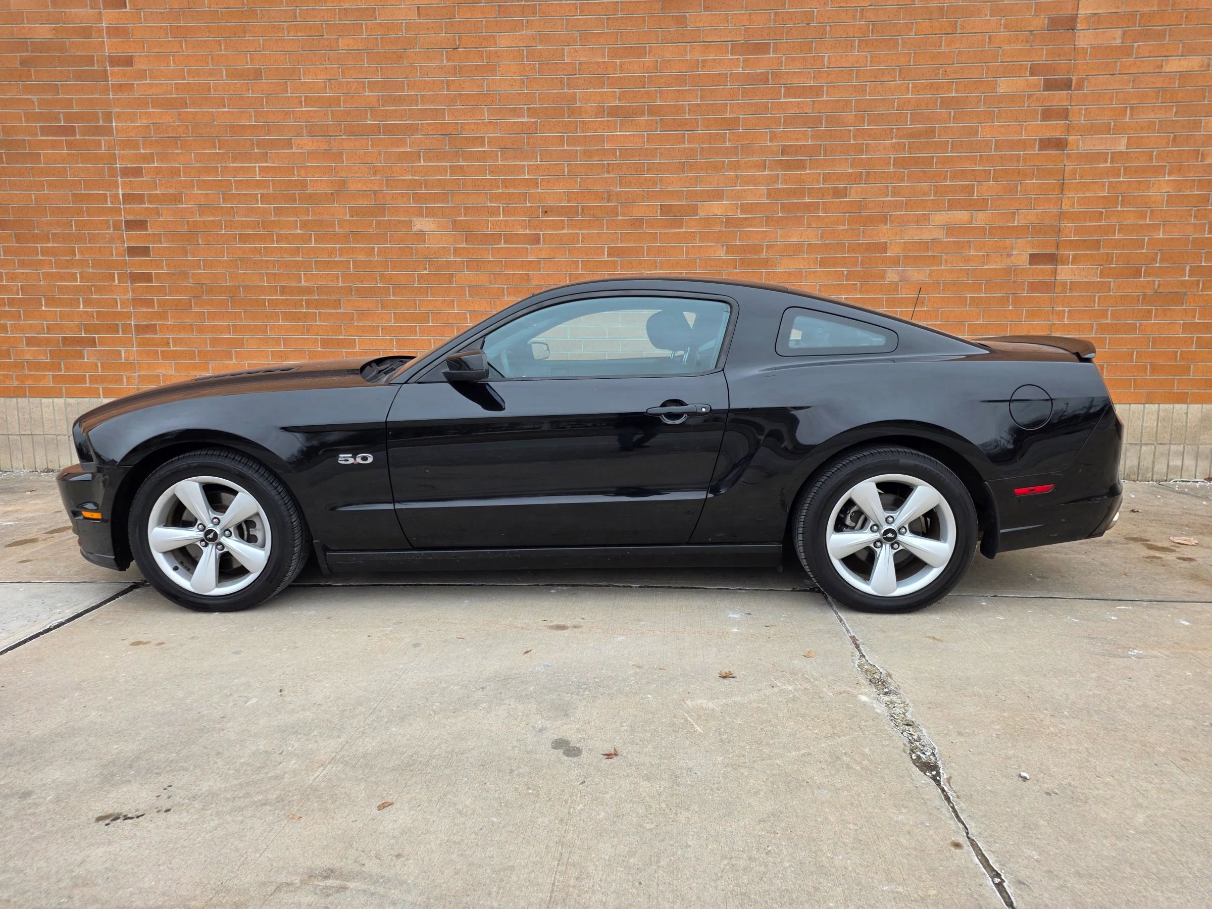 Used 2014 Ford Mustang GT RWD image 2