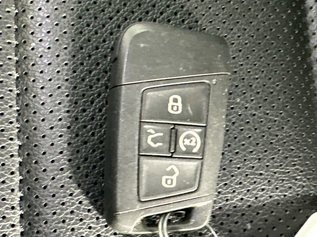Used 2022 Volkswagen Tiguan SEL R-Line image 18