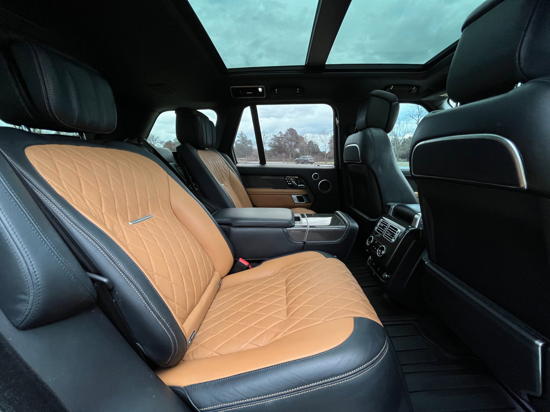 Used 2019 Land Rover Range Rover SV Autobiography Dynamic image 22