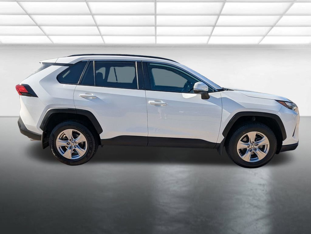 Used 2022 Toyota RAV4 XLE w/ Convenience Package FWD image 28