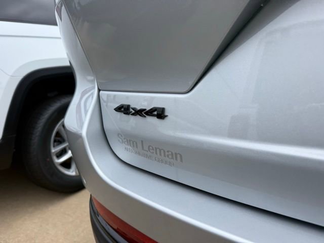 New 2025 Jeep Grand Cherokee Limited w/ Black Appearance Package image 12