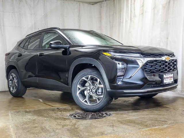 New 2026 Chevrolet Trax LT w/ LT Convenience Package FWD image 2