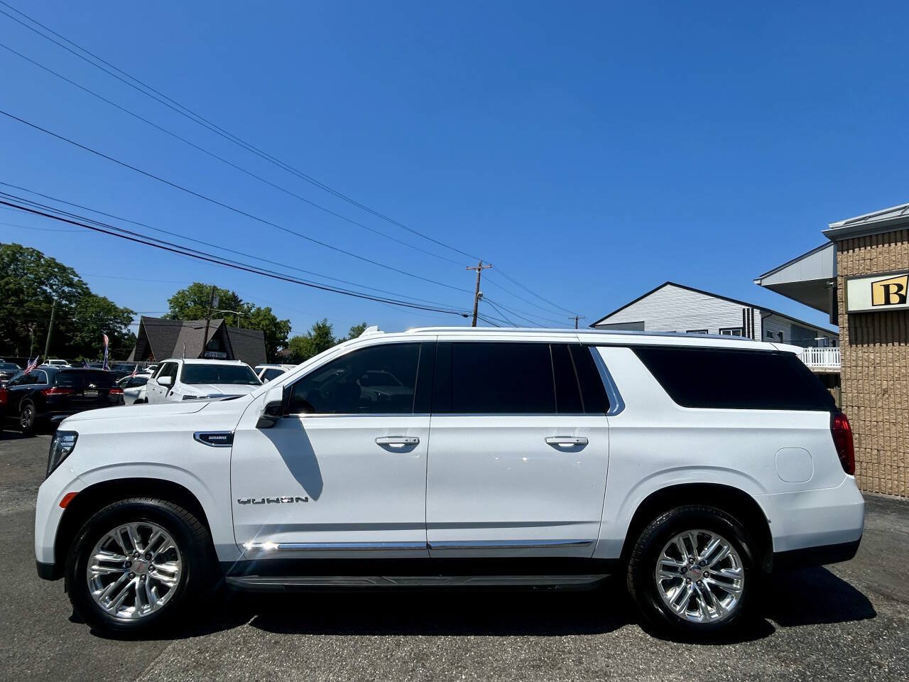 Used 2021 GMC Yukon XL SLT w/ SLT Luxury Plus Package AWD/4WD image 2