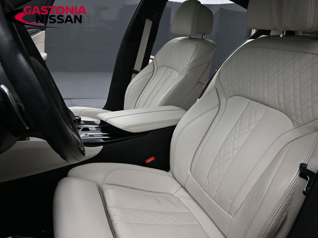 Used 2023 BMW M550i xDrive w/ Dynamic Handling Package image 17