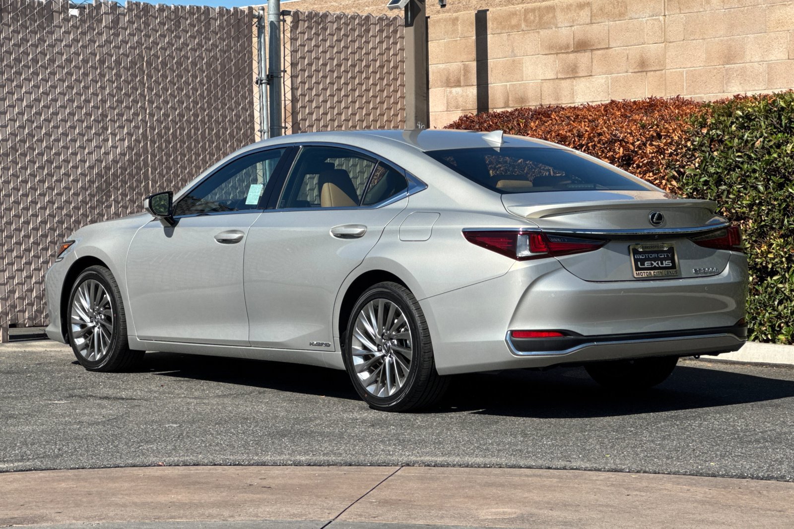 Used 2019 Lexus ES 300h w/ Accessory Package 2 FWD image 6