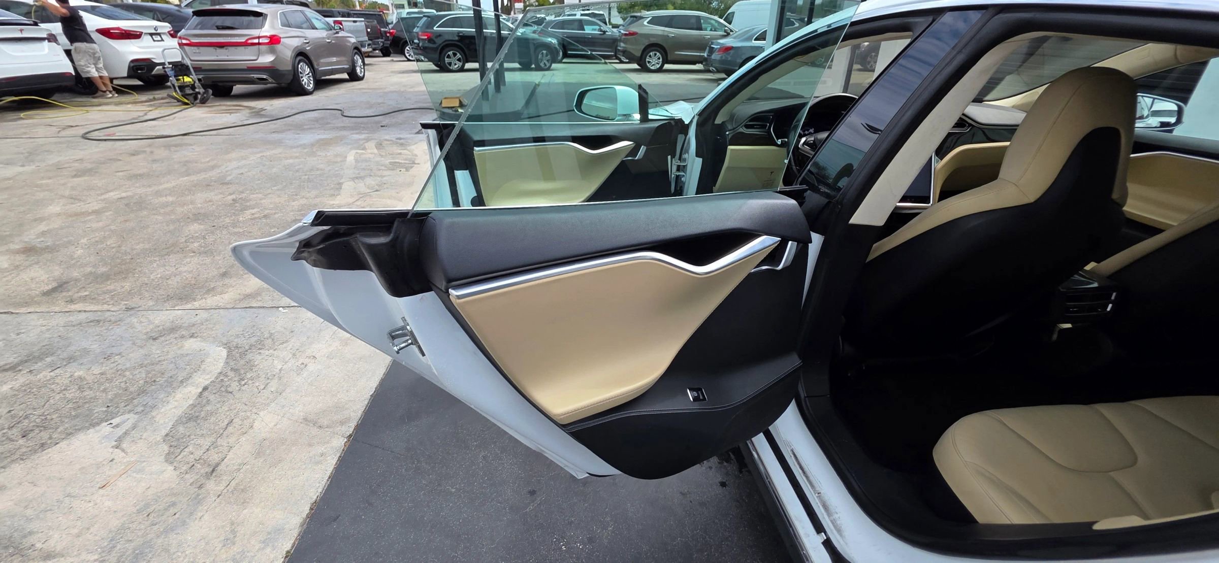 Used 2014 Tesla Model S 85 image 19