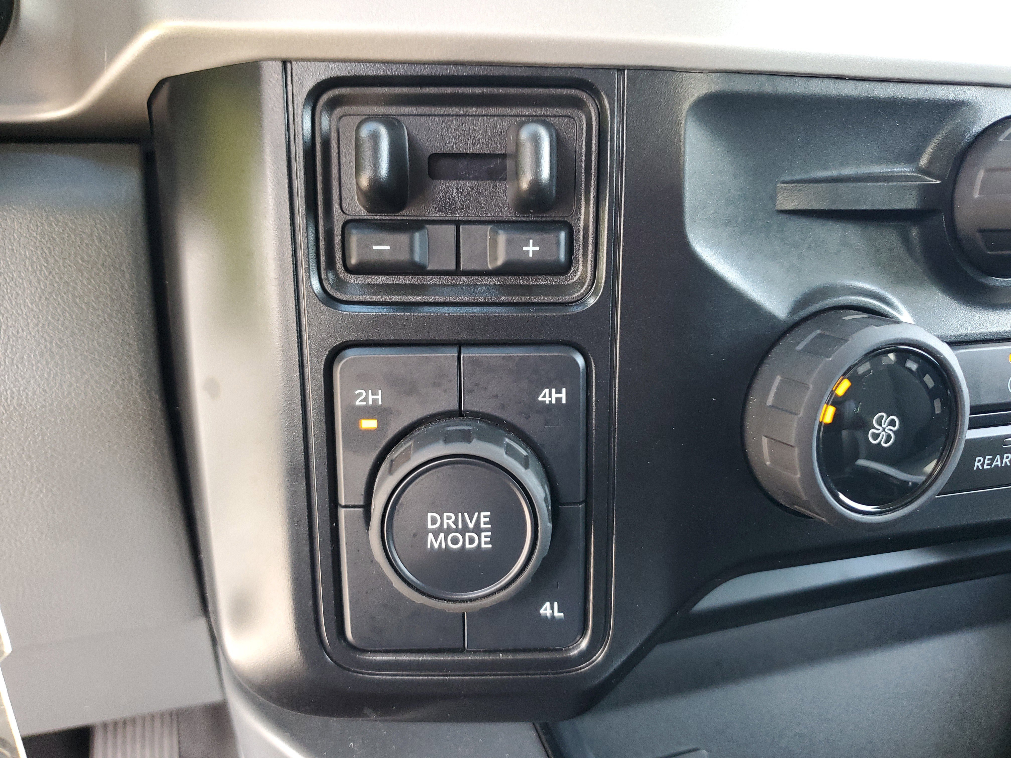 Used 2025 Ford F450 XLT w/ 360-Degree Camera Package image 24