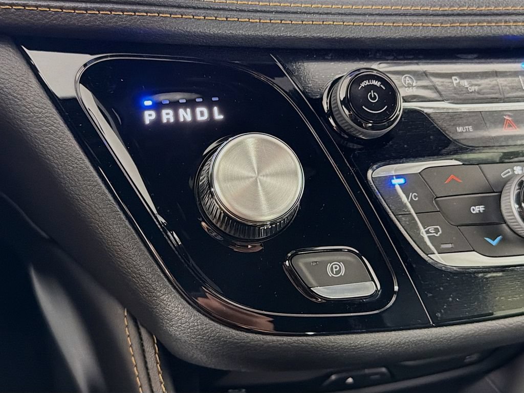 New 2027 Chrysler Pacifica Pinnacle w/ Theater Group AWD/4WD image 17