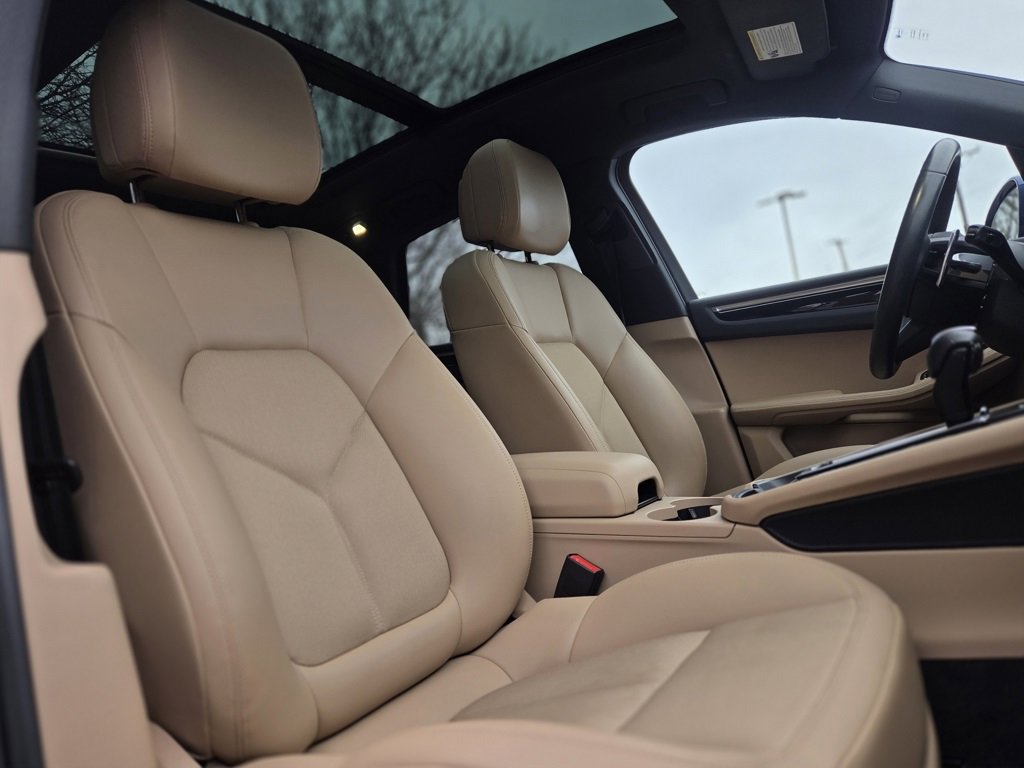 Used 2023 Porsche Macan AWD image 26
