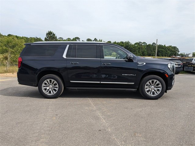 Used 2024 GMC Yukon XL Denali image 3
